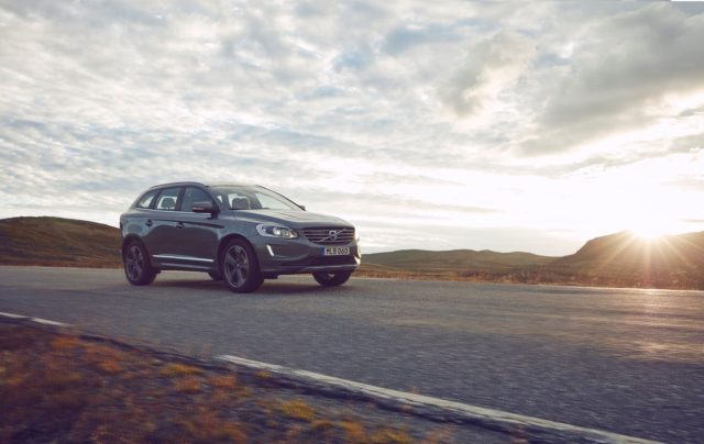 201094_Volvo_XC60_front_3_4_driving