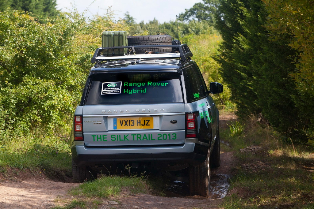 Land Rover představuje hybridní Range Rover a Range Rover