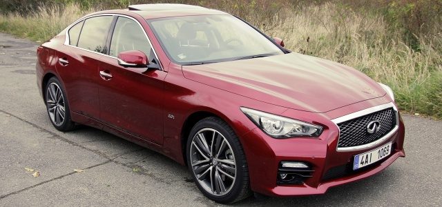 test-infiniti-q50-20t-at-nahled