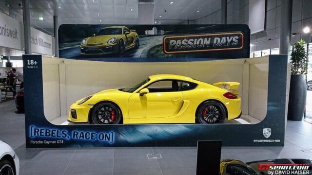 porsche-cayman-gt4-toy-car
