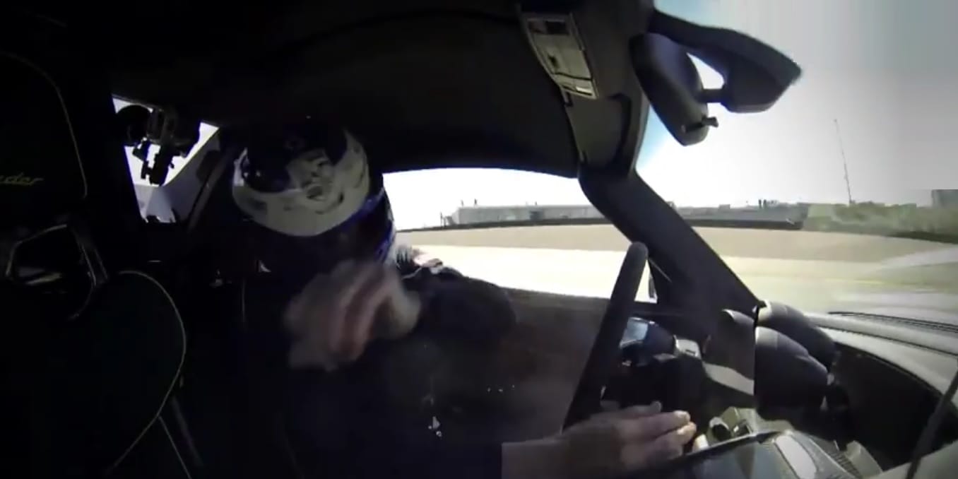 I mistr tesař.... Walter Röhrl havaroval na okruhu s Porsche 918 Spyder ...