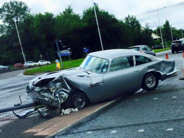 nehoda-aston-martin-db5-01