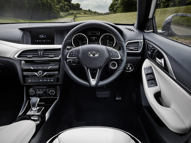 Infiniti-Q30-interier