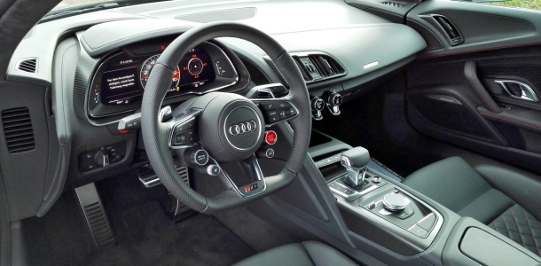 za-volantem-Audi-R8-V10-quattro-AT-p3