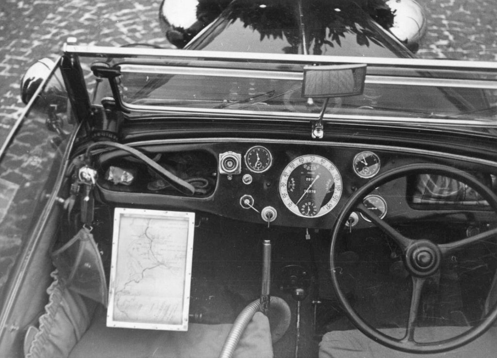 Skoda-Popular-Roadster-Rally-Monte-Carlo-interior