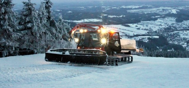 prvni-jizda-rolba-pistenbully-400w