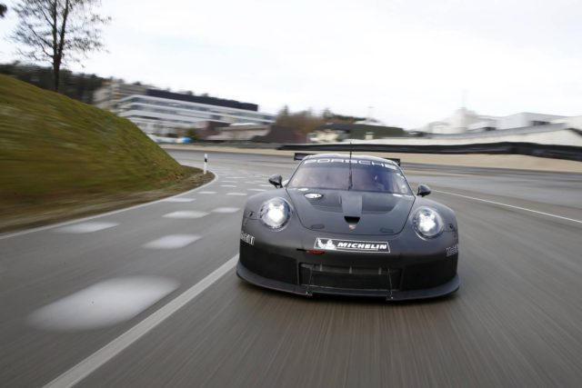 Porsche-911-RSR-01