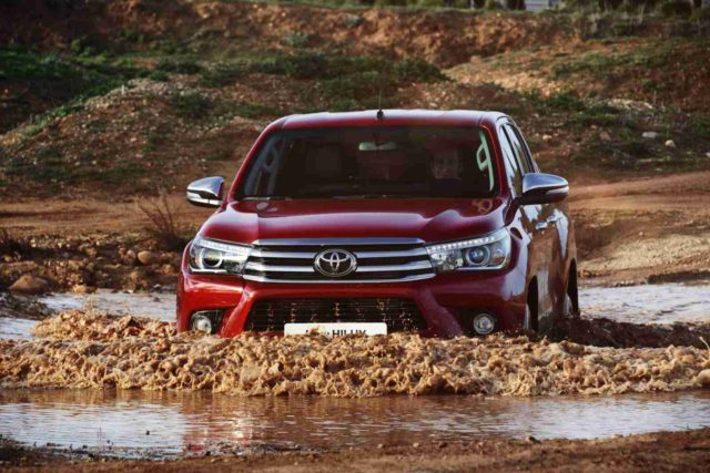 toyota-hilux- (2)