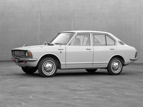 toyota-corolla-slavi-50-let-generace-2