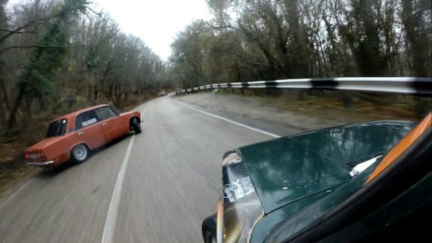 Šílení rusové driftují se starými Ladami – video