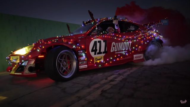 santa-claus-ferrari-toyota-video
