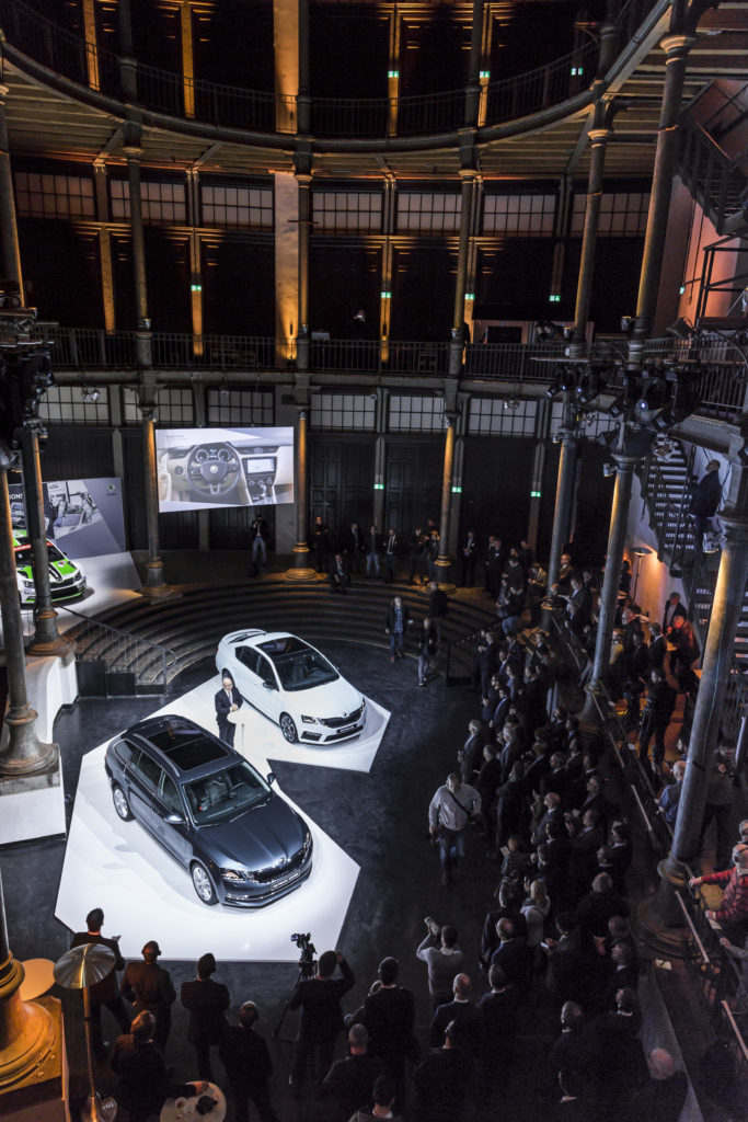 170110-The-world-premiere-of-the-upgraded-ŠKODA-OCTAVIA-in-pictures-6
