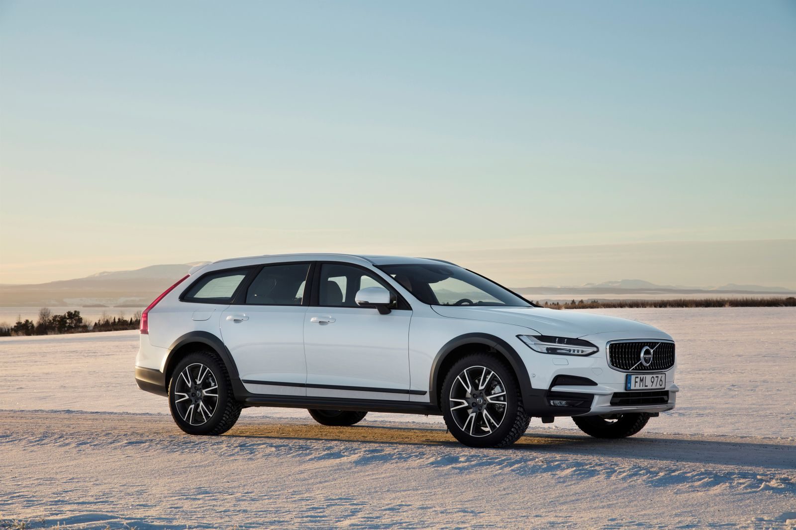 Volvo_V90_Cross_Country- (1)