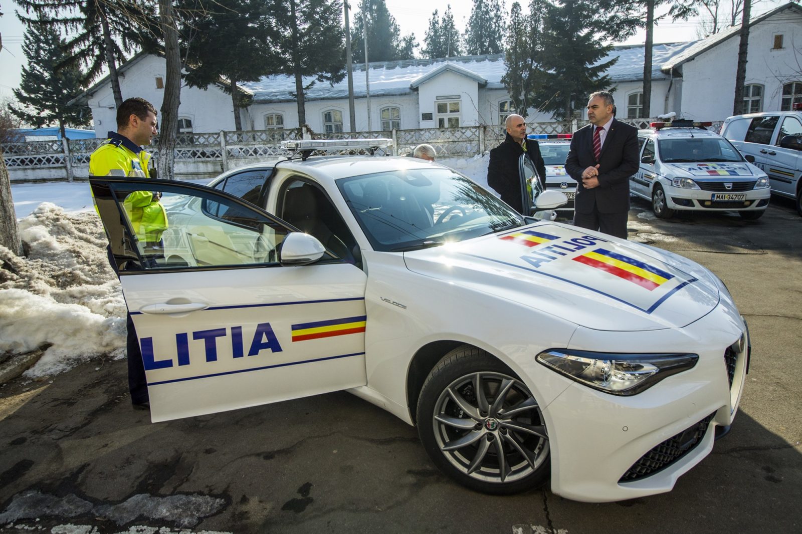 alfa-romeo-giulia-veloce-rumunska-policie- (3)