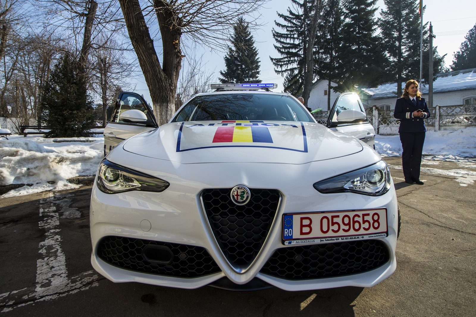 alfa-romeo-giulia-veloce-rumunska-policie- (6)