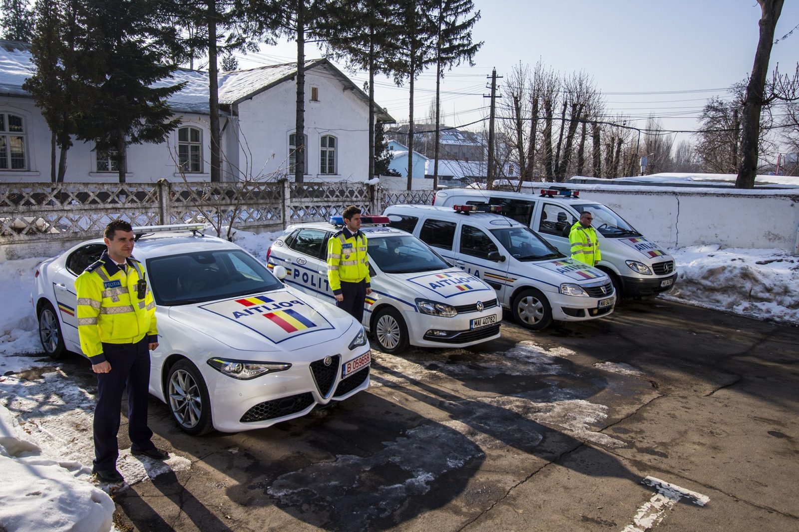 alfa-romeo-giulia-veloce-rumunska-policie- (7)
