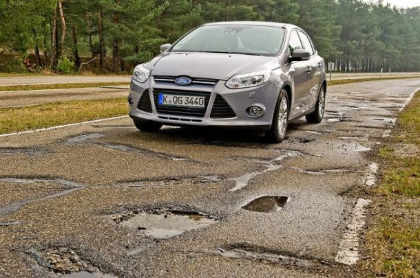 Neuvěřitelné! Nejhorší silnice v ČR bude do konce měsíce opravena