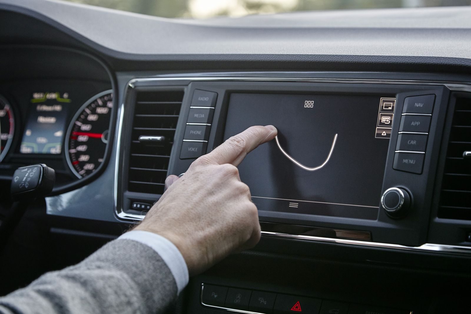 seat-konektivita-video- (7)