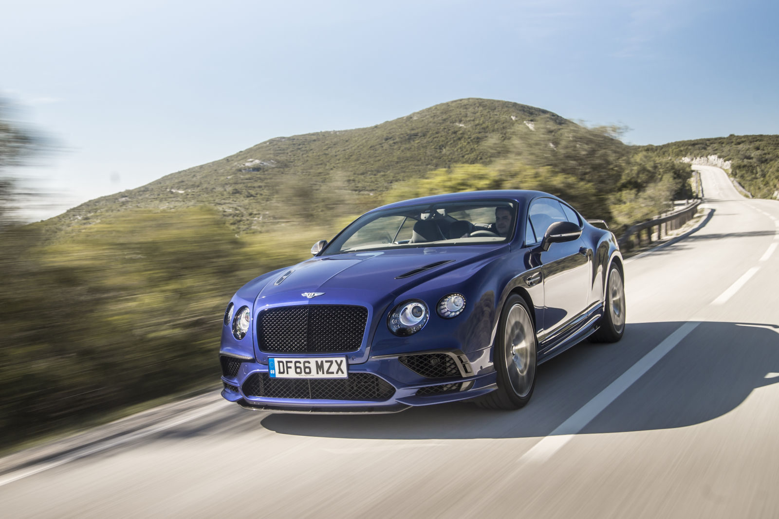 Bentley-Continental-Supersports-Coupe-Bentley-Continental-Supersports-Convertible- (2)