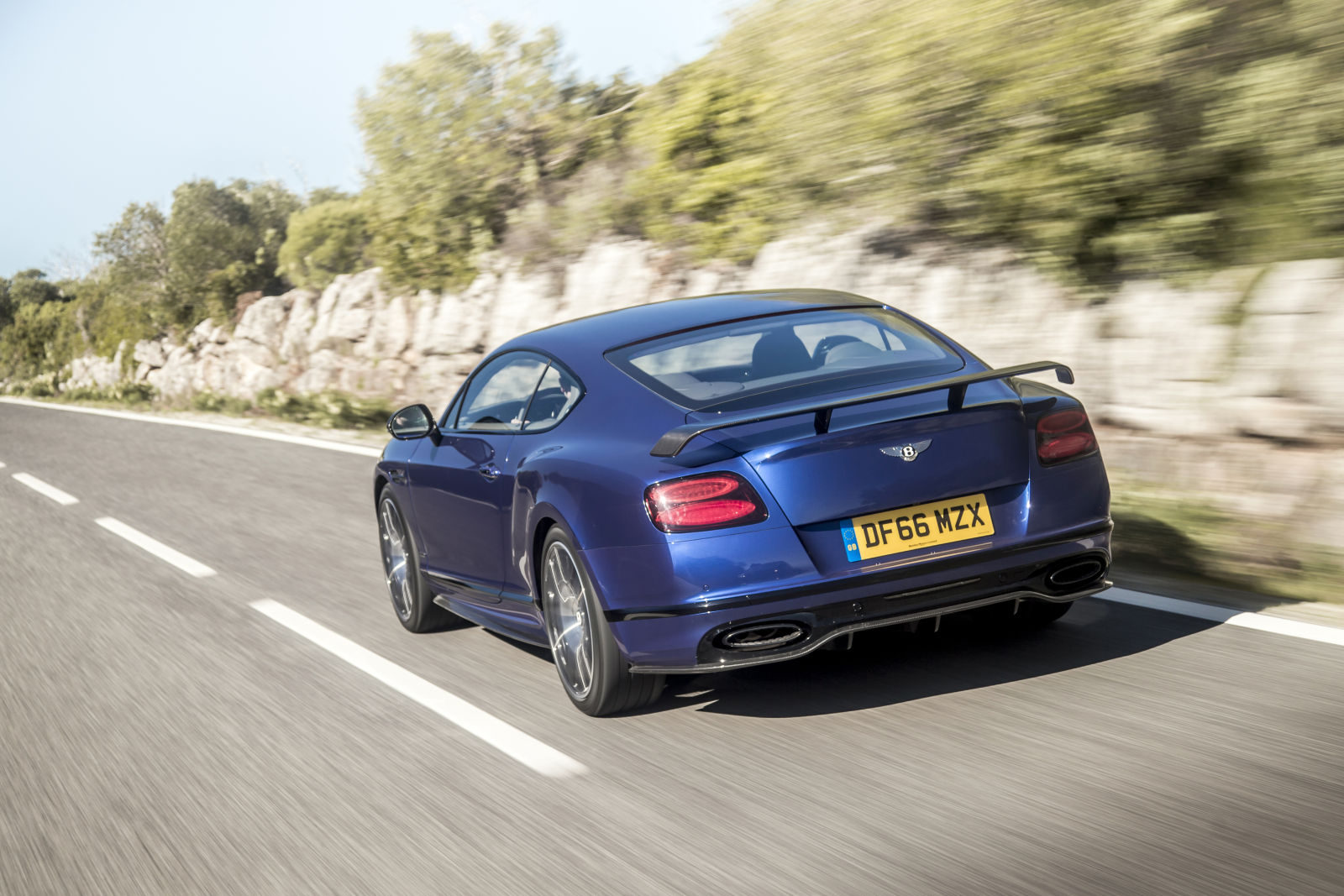 Bentley-Continental-Supersports-Coupe-Bentley-Continental-Supersports-Convertible- (3)