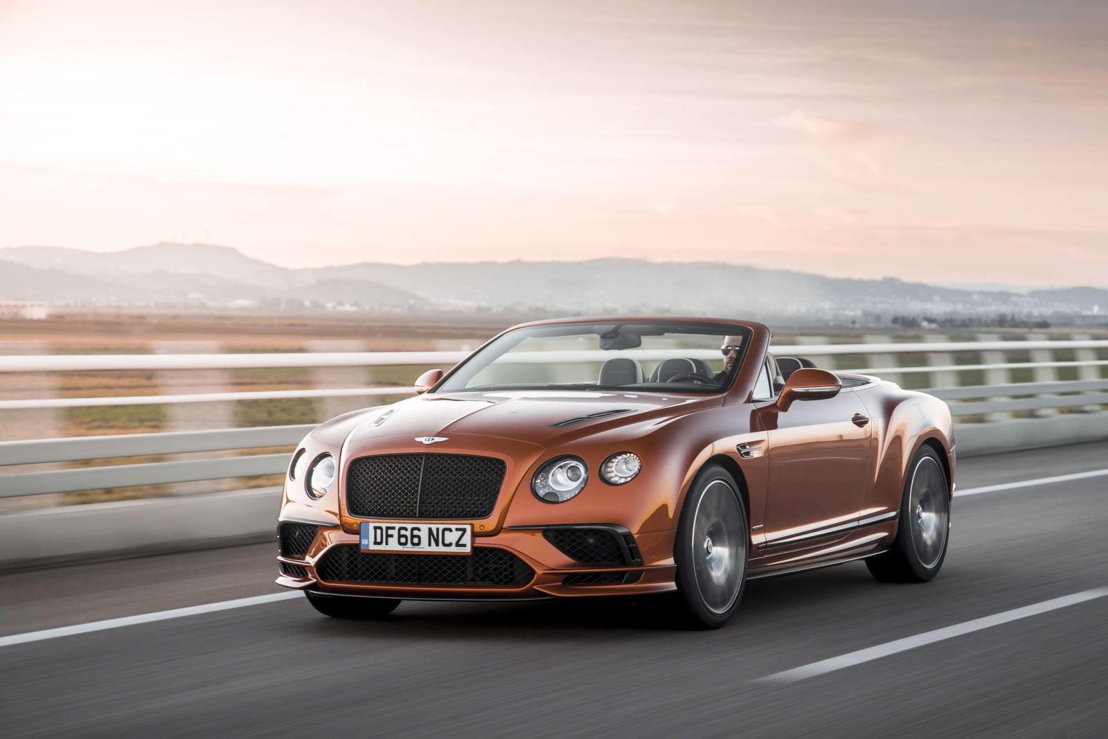Bentley-Continental-Supersports-Coupe-Bentley-Continental-Supersports-Convertible- (5)