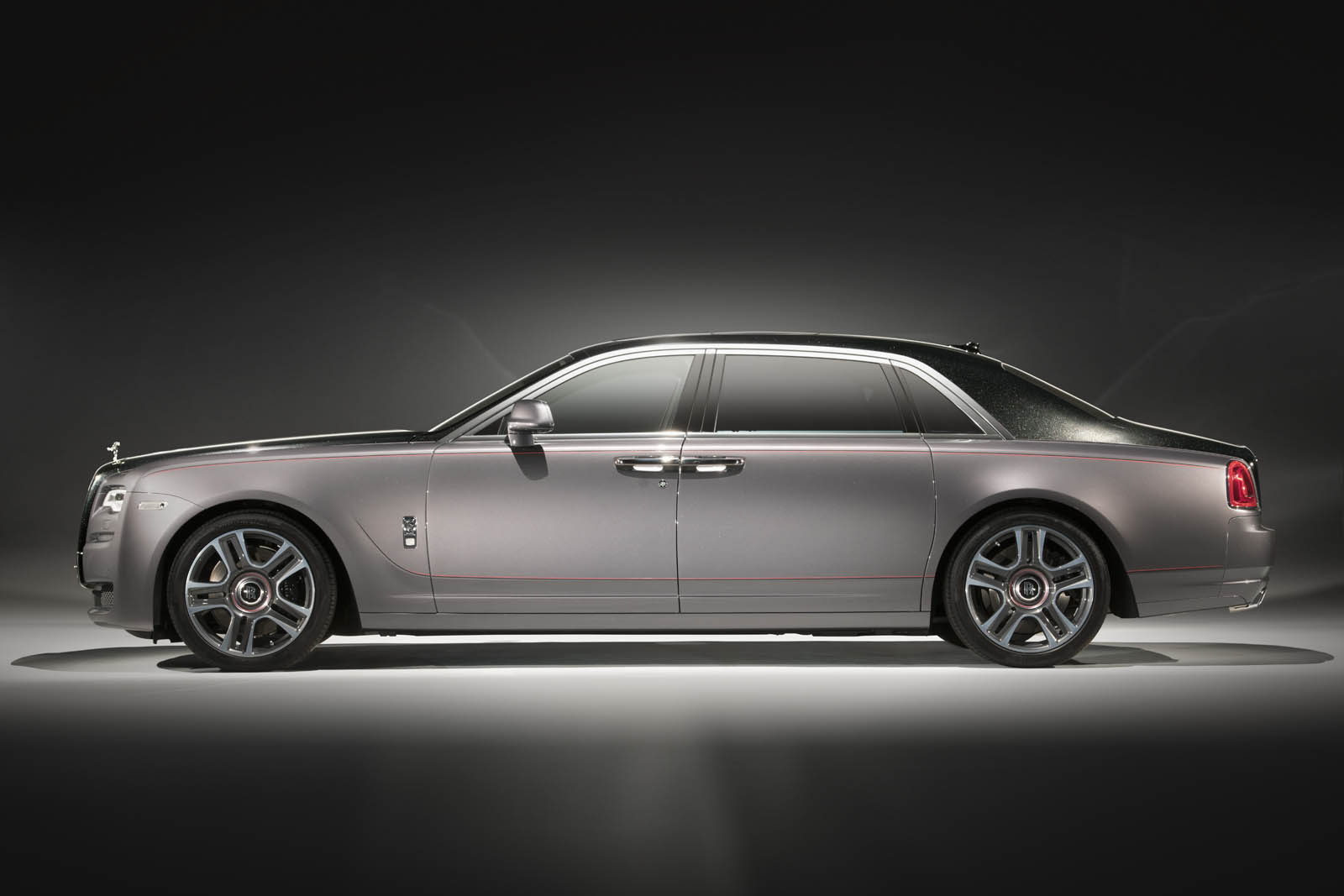 rolls-royce-ghost-elegance-wears-diamond-stardust-paint-115920_1
