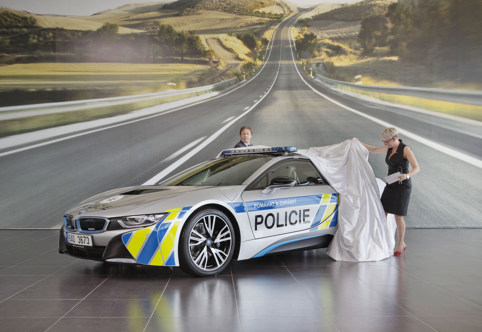 bmw-i8-policie- (1)