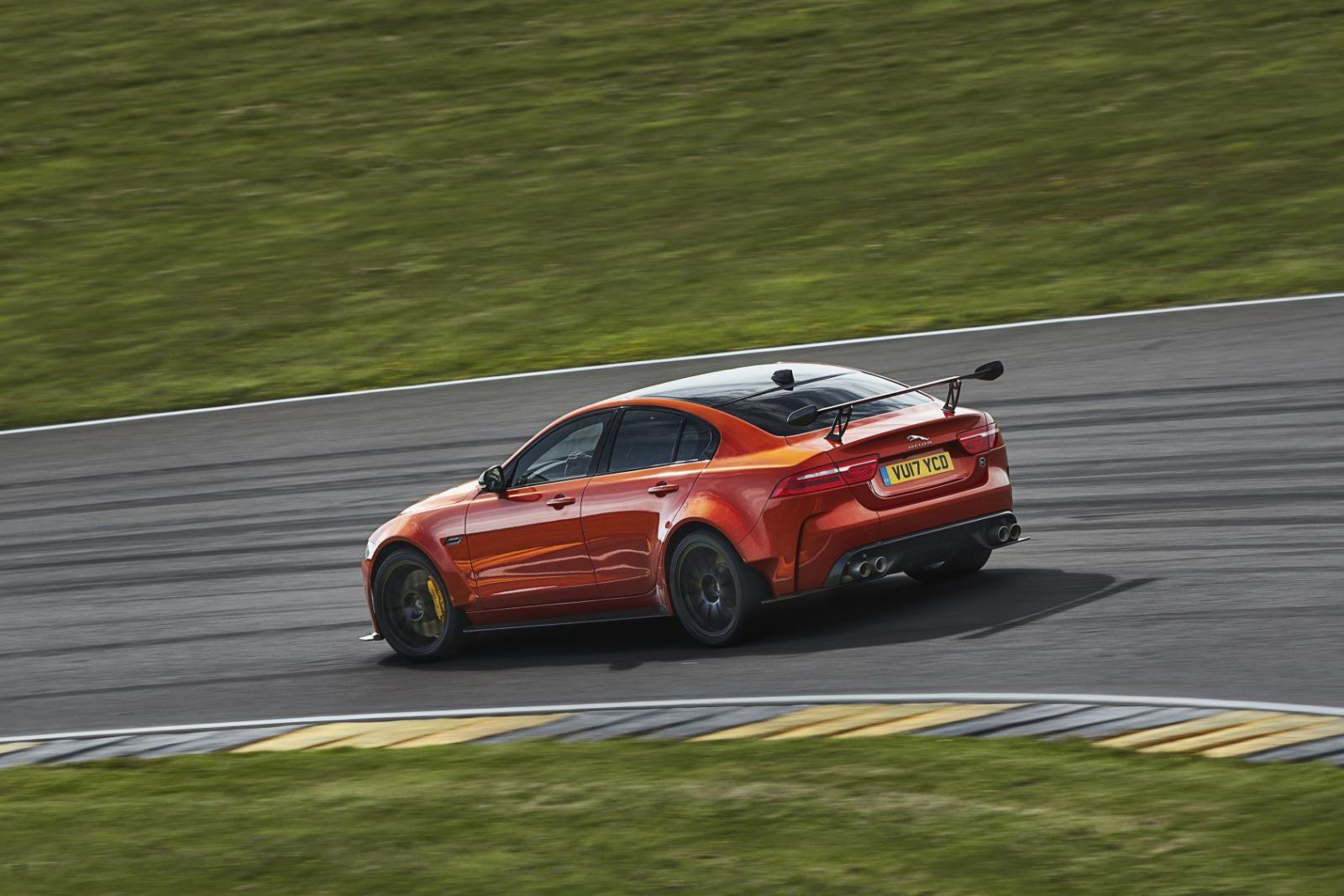 Jaguar XE SV Project 8 3