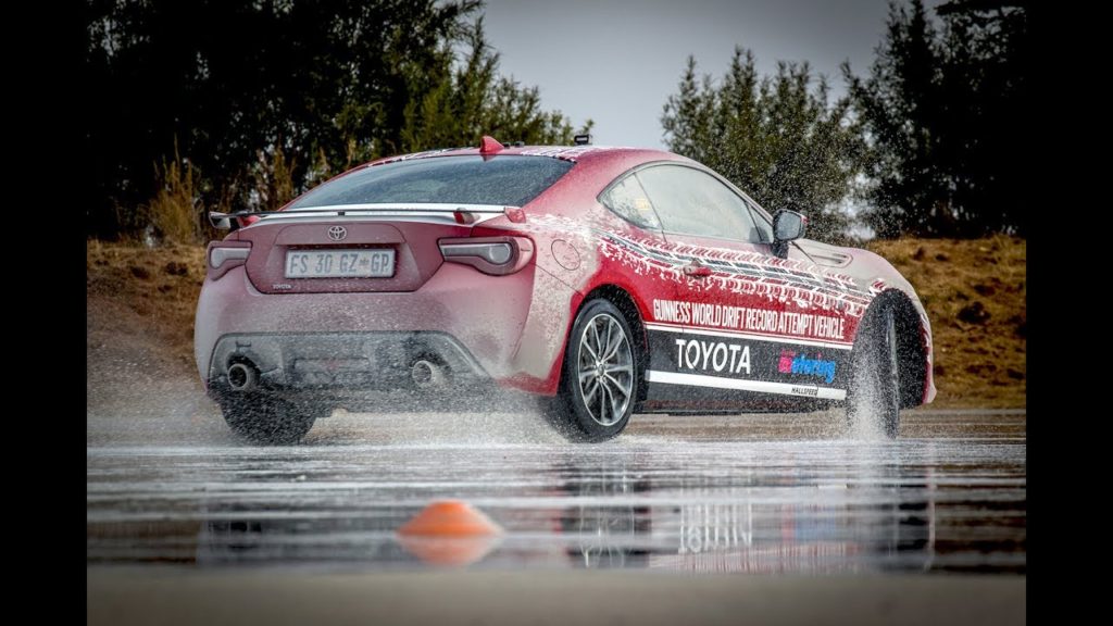 Šestihodinový drift s Toyotou GT86 se zapsal do Guinessovy knihy rekordů + video
