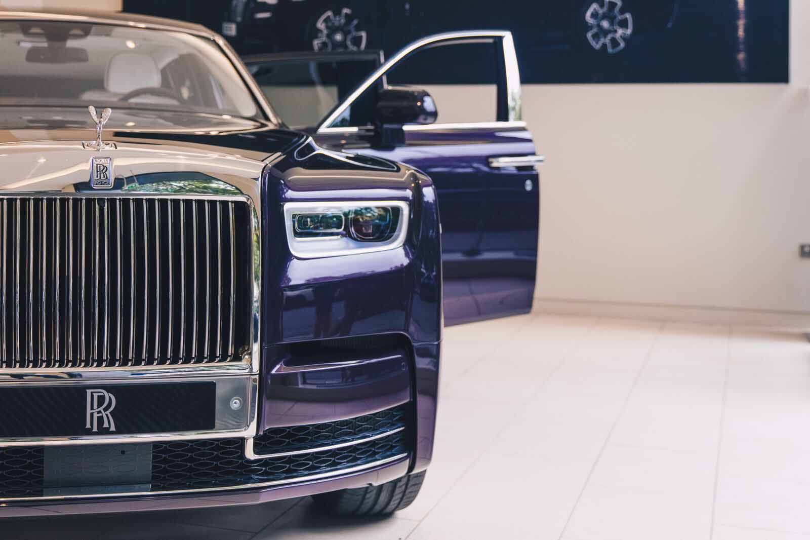 1 rolls royce. Роллс Ройс Фантом золотой. Ролс Фантом 2022. Rolls Royce Phantom 1. Rolls Royce Phantom Purple.
