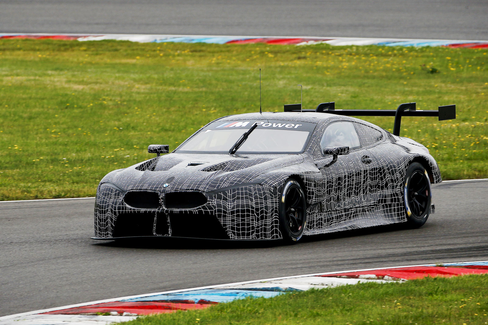 BMW-M8-GTE- (2)