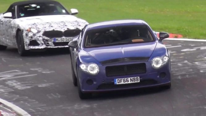 Bentley na Nurburgringu testuje speciální vůz eliminující náklony karoserie – video