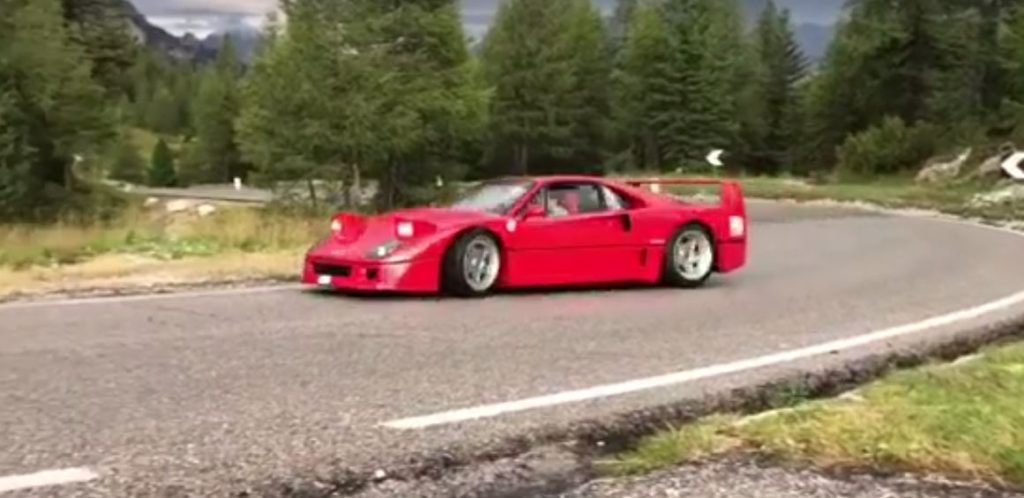 Driftovat s Ferrari F40 chce obrovské koule… – video