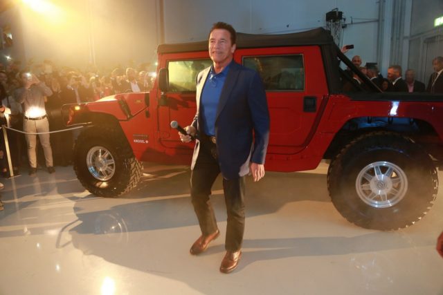 Kreisel-Electric-Hummer-H1-Arnold-Schearzenegger-1 Kreisel-Electric-Hummer-H1-Arnold-Schearzenegger