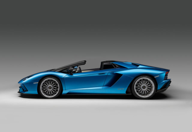 Lamborghini-Aventador-S-Roadster-3