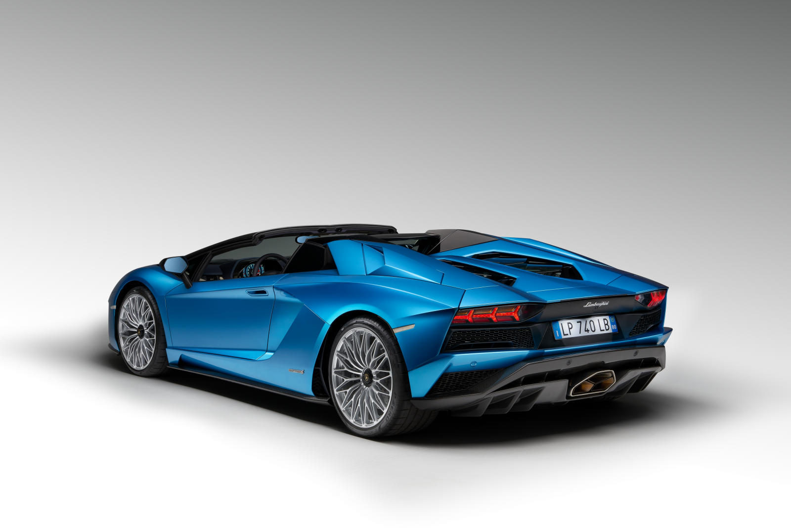 Lamborghini-Aventador-S-Roadster-4