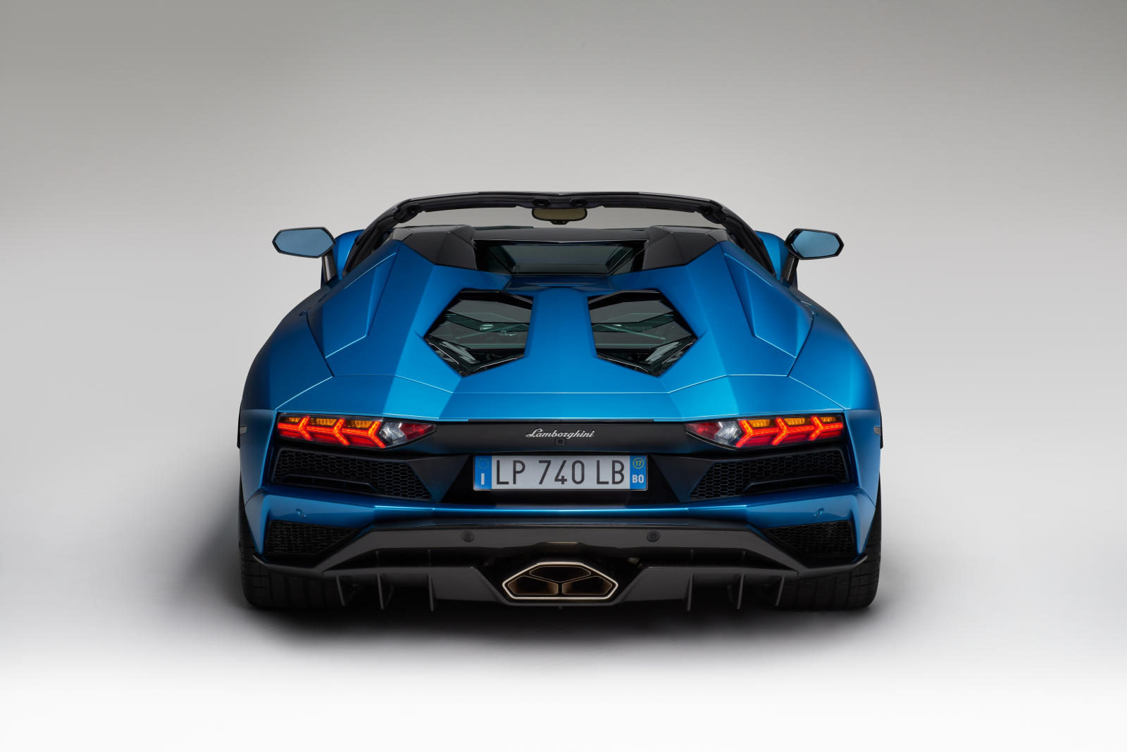 Lamborghini-Aventador-S-Roadster-5