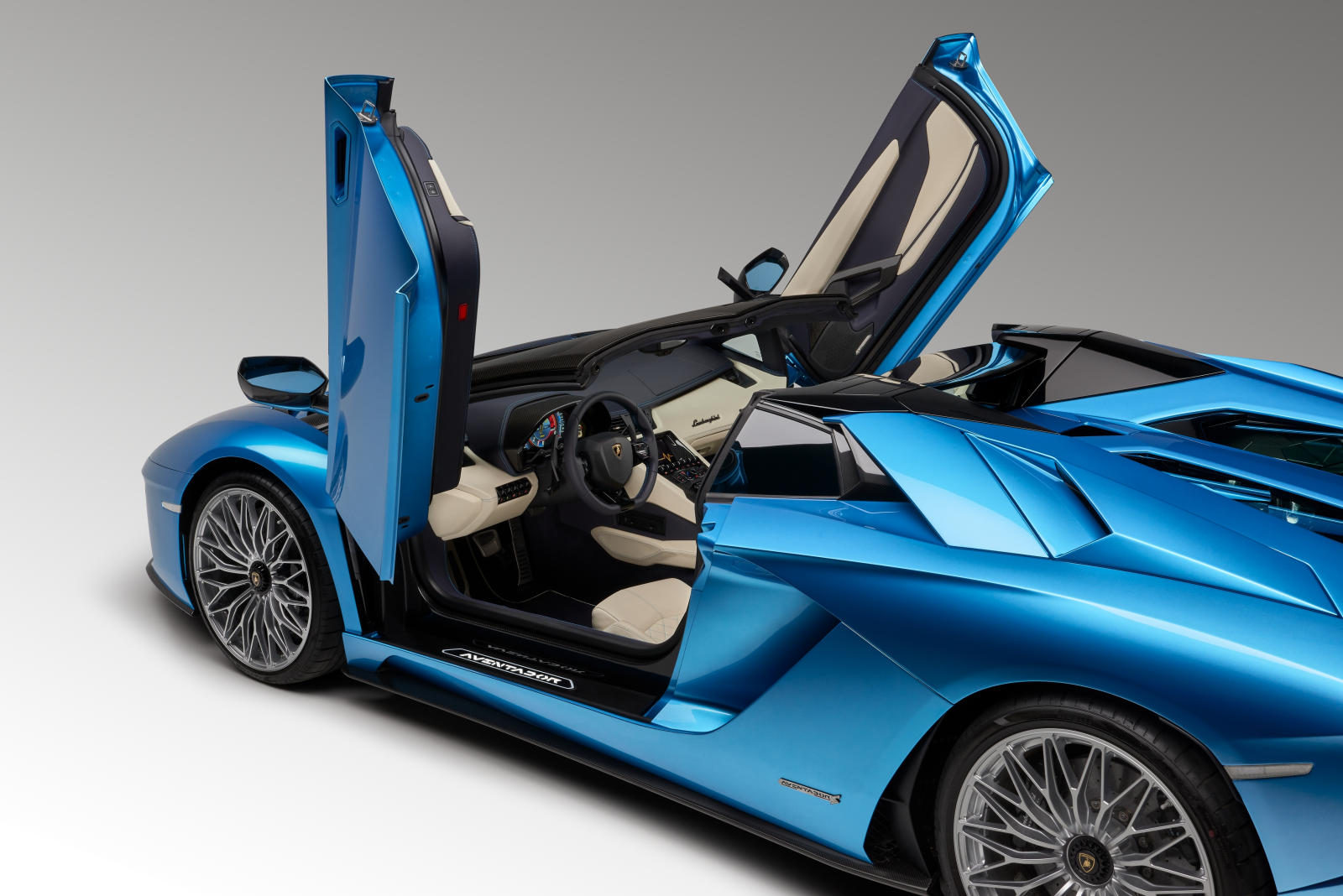 Lamborghini-Aventador-S-Roadster-8