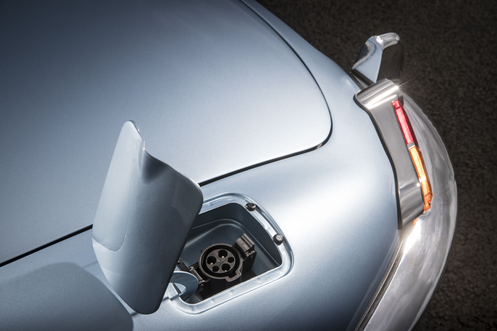 jaguar-y-type-zero-elektromobil- (11)