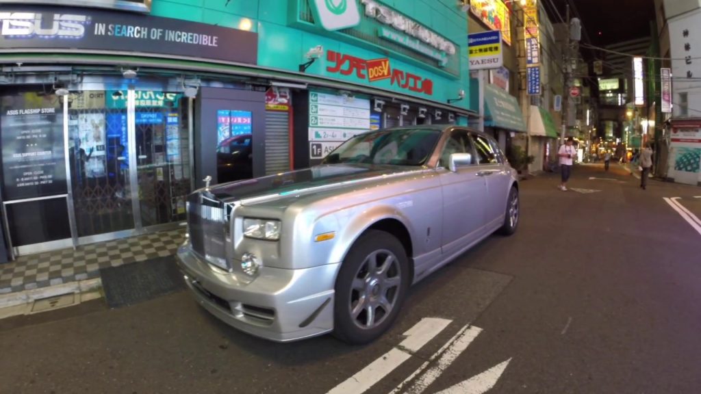 Dvanáctiválec v Rolls-Royce Phantom vyměnil po poruše za šestiválec z Toyoty Supra + video