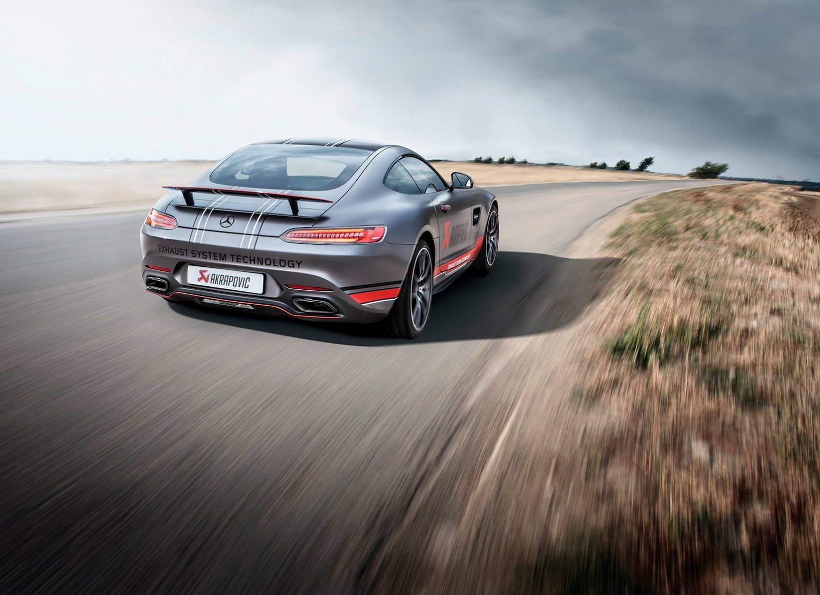 vyfuk-akrapovic-mercedes-amg-gt-1