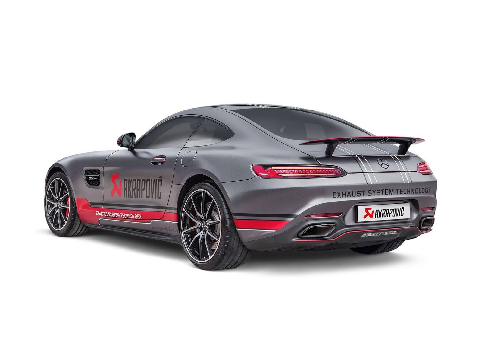 vyfuk-akrapovic-mercedes-amg-gt-3