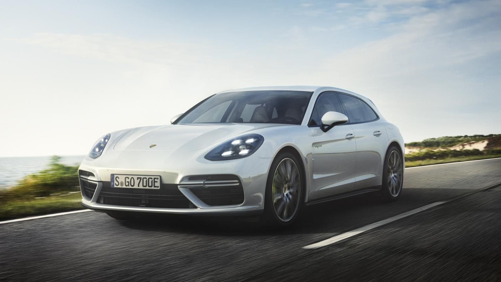 Porsche-Panamera-Turbo-S-E-Hybrid-Sport-Turismo-01