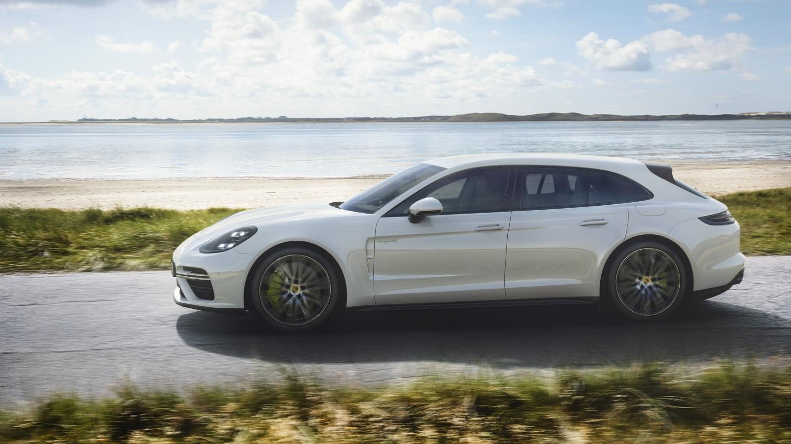 Porsche-Panamera-Turbo-S-E-Hybrid-Sport-Turismo-03