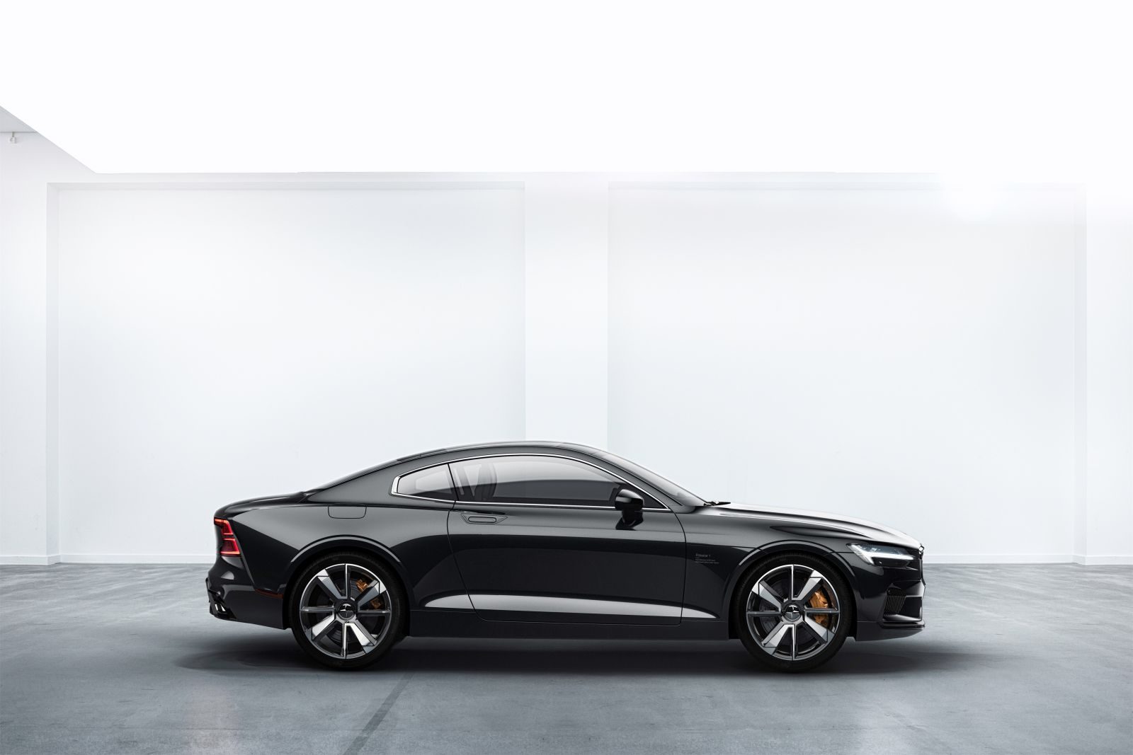polestar-1-plug-in-hybrid- (8)