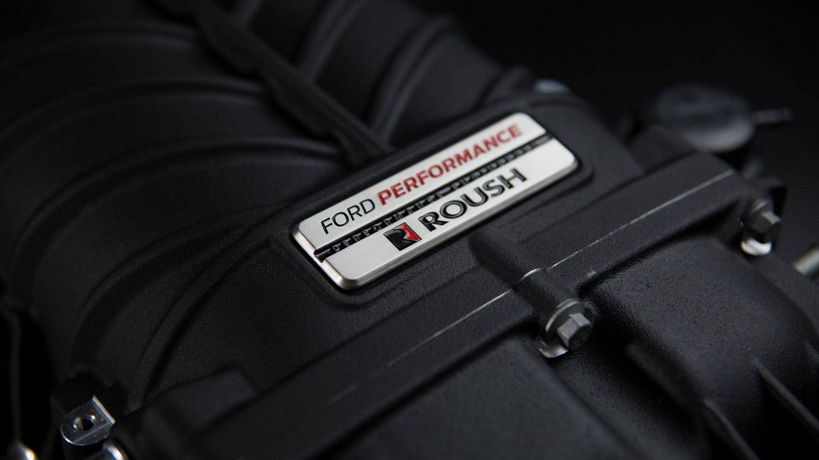 Ford-Performance-kompresor-ROUSH-Mustang-V8-1