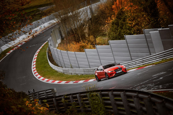 Jaguar XE SV Project 8: rekordní jízda na Nürburgringu