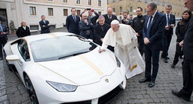 Lamborghini Huracan papež Lamborghini Huracán a Papež František