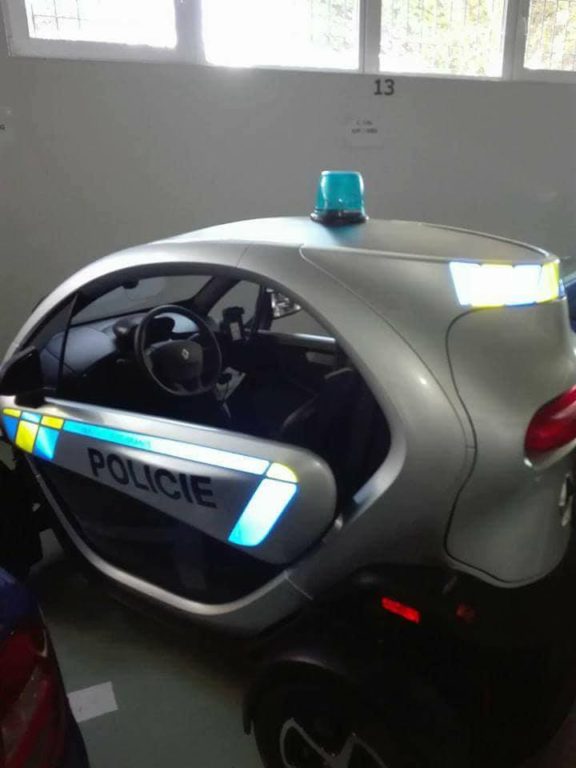 renault-twizy-elektromobil-policie
