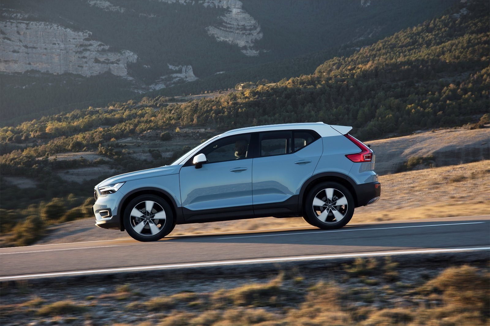 volvo-xc40- (3)